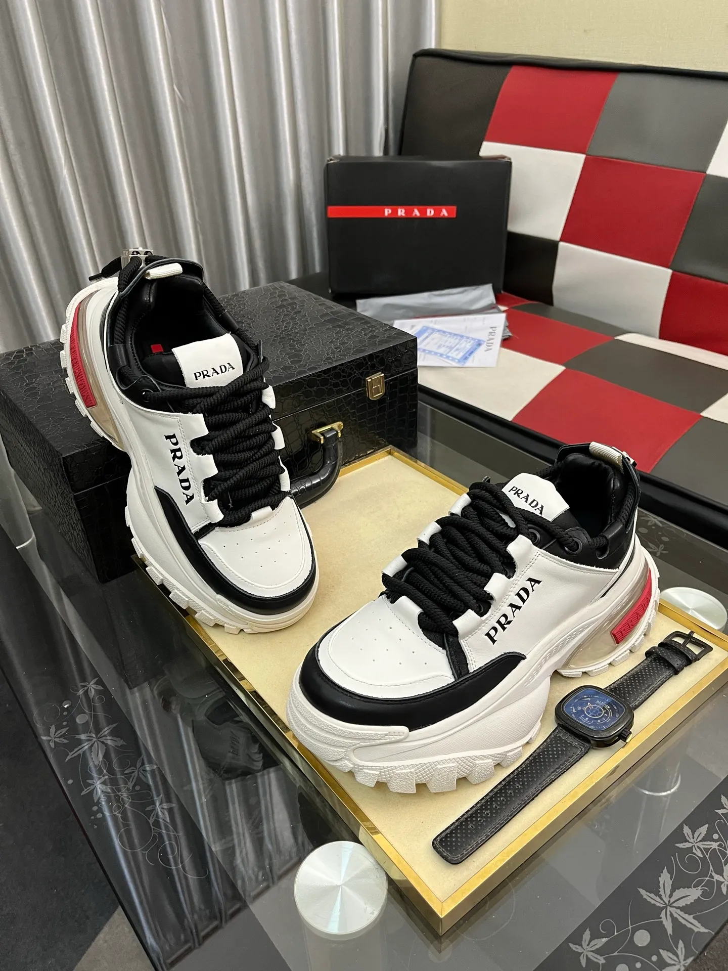Men's shoes 💰: 800⌚️⌚️🔝High version The new PRADA (Prada) counters are launched simultaneously. The new men's shoes and 😘fabric are selected from first-layer cowhide and are made by pure handicrafts. Lining: Full cowhide lining. 👍🏿 High-end ☄️ air-cushion molded anti-slip rubber outsole, exquisite lines, simple and elegant, comfortable and high-end for leisure travel. Code number: 38 to 443️⃣Colors available